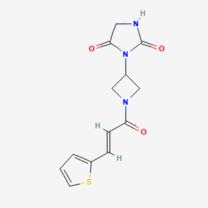 (E)-3-(1-(3-(thiophen-2-yl)acryloyl)azetidin-3-yl)imidazolidine-2,4-dione