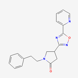 molecular formula C19H18N4O2 B2696345 1-苯乙基-4-(5-(吡啶-2-基)-1,2,4-噁二唑-3-基)吡咯啉-2-酮 CAS No. 1170285-12-7