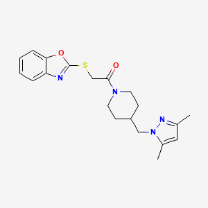 molecular formula C20H24N4O2S B2698518 2-(benzo[d]oxazol-2-ylthio)-1-(4-((3,5-dimethyl-1H-pyrazol-1-yl)methyl)piperidin-1-yl)ethanone CAS No. 1396799-06-6