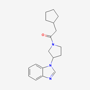 1-[3-(1H-1,3-benzodiazol-1-yl)pyrrolidin-1-yl]-2-cyclopentylethan-1-one