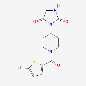 molecular formula C13H14ClN3O3S B2701439 3-[1-(5-Chlorothiophene-2-carbonyl)piperidin-4-yl]imidazolidine-2,4-dione CAS No. 2034270-08-9