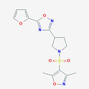 molecular formula C15H16N4O5S B2701517 3-(1-((3,5-Dimethylisoxazol-4-yl)sulfonyl)pyrrolidin-3-yl)-5-(furan-2-yl)-1,2,4-oxadiazole CAS No. 2034351-08-9