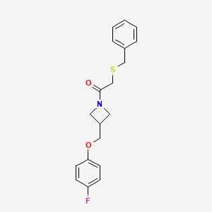 molecular formula C19H20FNO2S B2701587 2-(苄硫基)-1-(3-((4-氟苯氧基)甲基)氮杂环戊烷-1-基)乙酮 CAS No. 2034570-41-5