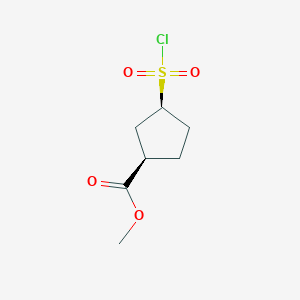 molecular formula C7H11ClO4S B2702930 Methyl (1R,3S)-3-chlorosulfonylcyclopentane-1-carboxylate CAS No. 2090328-74-6