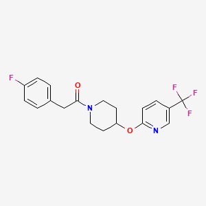 molecular formula C19H18F4N2O2 B2708122 2-(4-氟苯基)-1-(4-((5-(三氟甲基)吡啶-2-基)氧基)哌啶-1-基)乙酮 CAS No. 1421473-03-1