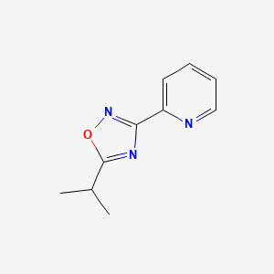 molecular formula C10H11N3O B2708349 2-[5-(propan-2-yl)-1,2,4-oxadiazol-3-yl]pyridine CAS No. 443328-44-7