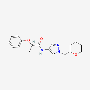 molecular formula C18H23N3O3 B2712389 N-{1-[(oxan-2-yl)methyl]-1H-pyrazol-4-yl}-2-phenoxypropanamide CAS No. 2034321-48-5