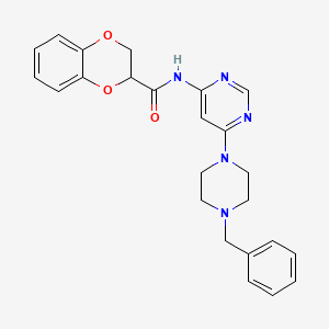 molecular formula C24H25N5O3 B2718062 N-(6-(4-benzylpiperazin-1-yl)pyrimidin-4-yl)-2,3-dihydrobenzo[b][1,4]dioxine-2-carboxamide CAS No. 1396766-27-0