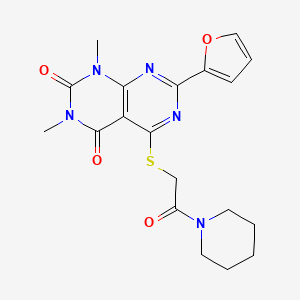 molecular formula C19H21N5O4S B2718967 7-(furan-2-yl)-1,3-dimethyl-5-((2-oxo-2-(piperidin-1-yl)ethyl)thio)pyrimido[4,5-d]pyrimidine-2,4(1H,3H)-dione CAS No. 847190-81-2