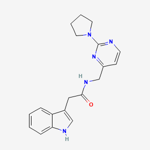 B2720490 2-(1H-indol-3-yl)-N-((2-(pyrrolidin-1-yl)pyrimidin-4-yl)methyl)acetamide CAS No. 1797656-23-5