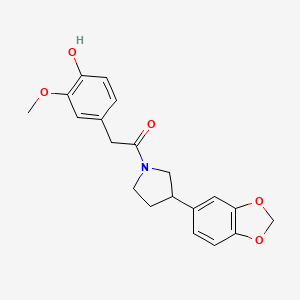 1-(3-(Benzo[d][1,3]dioxol-5-yl)pyrrolidin-1-yl)-2-(4-hydroxy-3-methoxyphenyl)ethanone