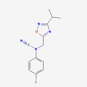 (4-Fluorophenyl)-[(3-propan-2-yl-1,2,4-oxadiazol-5-yl)methyl]cyanamide