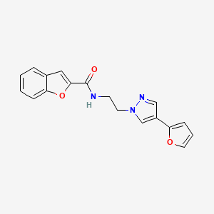 molecular formula C18H15N3O3 B2727355 N-(2-(4-(furan-2-yl)-1H-pyrazol-1-yl)ethyl)benzofuran-2-carboxamide CAS No. 2034511-42-5