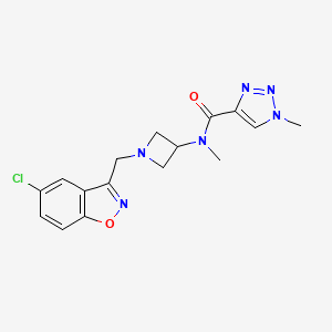 molecular formula C16H17ClN6O2 B2727647 N-{1-[(5-chloro-1,2-benzoxazol-3-yl)methyl]azetidin-3-yl}-N,1-dimethyl-1H-1,2,3-triazole-4-carboxamide CAS No. 2380168-77-2