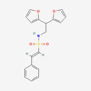 molecular formula C18H17NO4S B2732608 (E)-N-(2,2-二(呋喃-2-基)乙基)-2-苯基乙烯-1-磺酰胺 CAS No. 2210223-26-8
