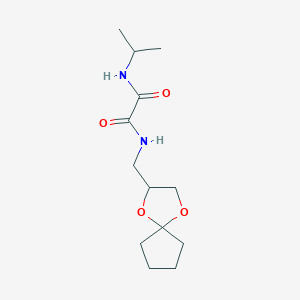 N1-(1,4-dioxaspiro[4.4]nonan-2-ylmethyl)-N2-isopropyloxalamide