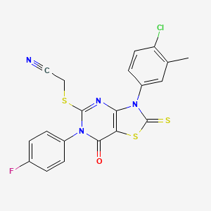 molecular formula C20H12ClFN4OS3 B2735549 2-{[3-(4-chloro-3-methylphenyl)-6-(4-fluorophenyl)-7-oxo-2-sulfanylidene-2H,3H,6H,7H-[1,3]thiazolo[4,5-d]pyrimidin-5-yl]sulfanyl}acetonitrile CAS No. 422299-15-8