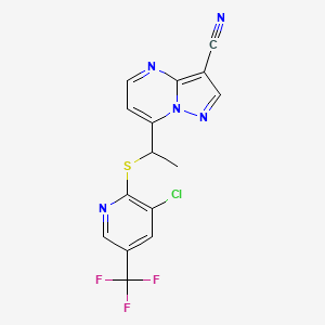 molecular formula C15H9ClF3N5S B2736099 7-(1-((3-Chloro-5-(trifluoromethyl)-2-pyridinyl)sulfanyl)ethyl)pyrazolo[1,5-a]pyrimidine-3-carbonitrile CAS No. 303151-82-8