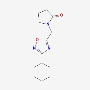 1-[(3-Cyclohexyl-1,2,4-oxadiazol-5-yl)methyl]pyrrolidin-2-one