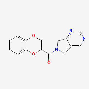 molecular formula C15H13N3O3 B2739957 (2,3-dihydrobenzo[b][1,4]dioxin-2-yl)(5H-pyrrolo[3,4-d]pyrimidin-6(7H)-yl)methanone CAS No. 1448047-77-5