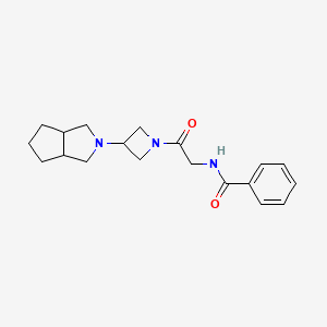 molecular formula C19H25N3O2 B2740426 N-[2-(3-{octahydrocyclopenta[c]pyrrol-2-yl}azetidin-1-yl)-2-oxoethyl]benzamide CAS No. 2415570-91-9