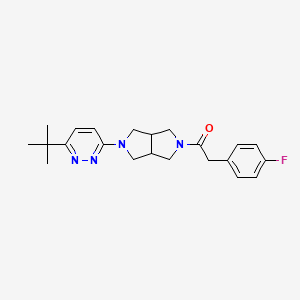 molecular formula C22H27FN4O B2741007 1-[5-(6-Tert-butylpyridazin-3-yl)-octahydropyrrolo[3,4-c]pyrrol-2-yl]-2-(4-fluorophenyl)ethan-1-one CAS No. 2415629-59-1