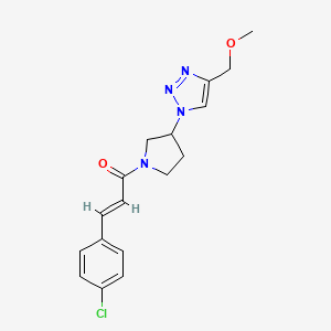 (2E)-3-(4-chlorophenyl)-1-{3-[4-(methoxymethyl)-1H-1,2,3-triazol-1-yl]pyrrolidin-1-yl}prop-2-en-1-one