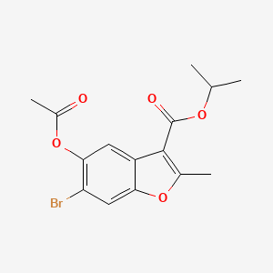molecular formula C15H15BrO5 B2744692 Propan-2-yl 5-(acetyloxy)-6-bromo-2-methyl-1-benzofuran-3-carboxylate CAS No. 308295-35-4