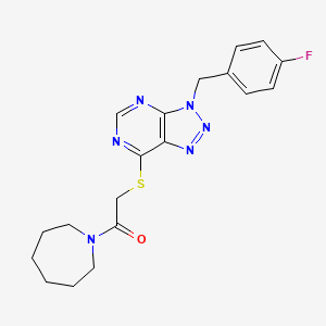 molecular formula C19H21FN6OS B2744799 1-(azepan-1-yl)-2-((3-(4-fluorobenzyl)-3H-[1,2,3]triazolo[4,5-d]pyrimidin-7-yl)thio)ethanone CAS No. 863453-09-2