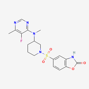 molecular formula C18H20FN5O4S B2744816 5-({3-[(5-Fluoro-6-methylpyrimidin-4-yl)(methyl)amino]piperidin-1-yl}sulfonyl)-2,3-dihydro-1,3-benzoxazol-2-one CAS No. 2415513-16-3