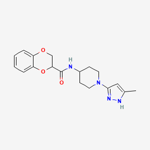 molecular formula C18H22N4O3 B2745455 N-(1-(5-methyl-1H-pyrazol-3-yl)piperidin-4-yl)-2,3-dihydrobenzo[b][1,4]dioxine-2-carboxamide CAS No. 2034204-94-7