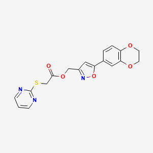 molecular formula C18H15N3O5S B2745729 (5-(2,3-Dihydrobenzo[b][1,4]dioxin-6-yl)isoxazol-3-yl)methyl 2-(pyrimidin-2-ylthio)acetate CAS No. 1203198-89-3