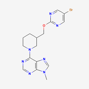 molecular formula C16H18BrN7O B2748739 6-[3-[(5-Bromopyrimidin-2-yl)oxymethyl]piperidin-1-yl]-9-methylpurine CAS No. 2379952-40-4