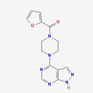 (4-(1H-pyrazolo[3,4-d]pyrimidin-4-yl)piperazin-1-yl)(furan-2-yl)methanone