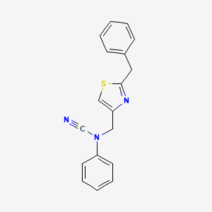 molecular formula C18H15N3S B2756033 N-[(2-benzyl-1,3-thiazol-4-yl)methyl]-N-cyanoaniline CAS No. 1384683-11-7