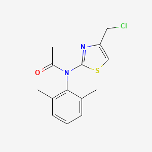 N-[4-(chloromethyl)-1,3-thiazol-2-yl]-N-(2,6-dimethylphenyl)acetamide