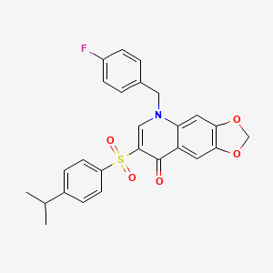 molecular formula C26H22FNO5S B2769082 5-[(4-fluorophenyl)methyl]-7-[4-(propan-2-yl)benzenesulfonyl]-2H,5H,8H-[1,3]dioxolo[4,5-g]quinolin-8-one CAS No. 866844-94-2