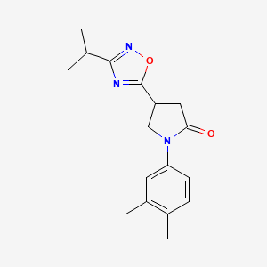 molecular formula C17H21N3O2 B2770329 1-(3,4-Dimethylphenyl)-4-(3-isopropyl-1,2,4-oxadiazol-5-yl)pyrrolidin-2-one CAS No. 1171648-72-8