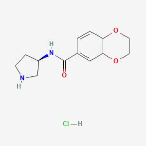 molecular formula C13H17ClN2O3 B2771323 (R)-N-(Pyrrolidin-3-yl)-2,3-dihydrobenzo[b][1,4]dioxine-6-carboxamide hydrochloride CAS No. 1353999-43-5