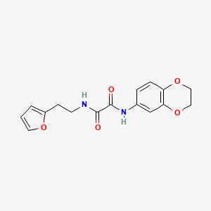 molecular formula C16H16N2O5 B2771941 N'-(2,3-dihydro-1,4-benzodioxin-6-yl)-N-[2-(furan-2-yl)ethyl]ethanediamide CAS No. 899748-77-7