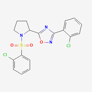 molecular formula C18H15Cl2N3O3S B2777094 3-(2-Chlorophenyl)-5-{1-[(2-chlorophenyl)sulfonyl]-2-pyrrolidinyl}-1,2,4-oxadiazole CAS No. 551931-01-2