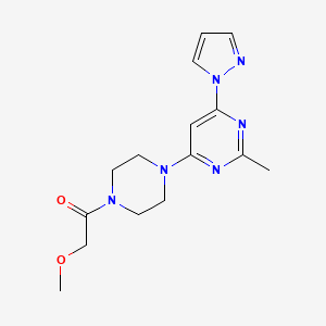 2-methoxy-1-(4-(2-methyl-6-(1H-pyrazol-1-yl)pyrimidin-4-yl)piperazin-1-yl)ethanone