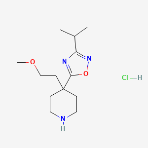 5-[4-(2-Methoxyethyl)piperidin-4-yl]-3-propan-2-yl-1,2,4-oxadiazole;hydrochloride