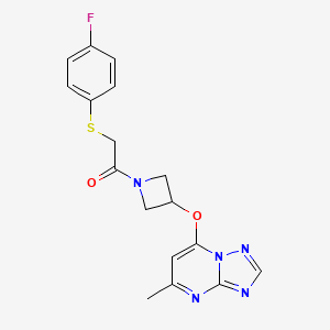 2-[(4-Fluorophenyl)sulfanyl]-1-[3-({5-methyl-[1,2,4]triazolo[1,5-a]pyrimidin-7-yl}oxy)azetidin-1-yl]ethan-1-one