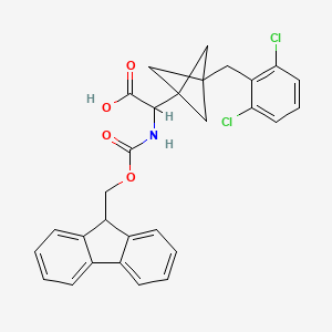 2-[3-[(2,6-Dichlorophenyl)methyl]-1-bicyclo[1.1.1]pentanyl]-2-(9H-fluoren-9-ylmethoxycarbonylamino)acetic acid