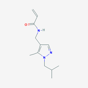 molecular formula C12H19N3O B2782980 N-[[5-Methyl-1-(2-methylpropyl)pyrazol-4-yl]methyl]prop-2-enamide CAS No. 2305487-40-3