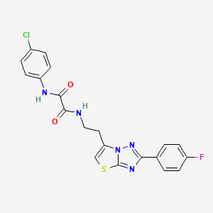 molecular formula C20H15ClFN5O2S B2789709 N'-(4-chlorophenyl)-N-{2-[2-(4-fluorophenyl)-[1,2,4]triazolo[3,2-b][1,3]thiazol-6-yl]ethyl}ethanediamide CAS No. 897757-92-5