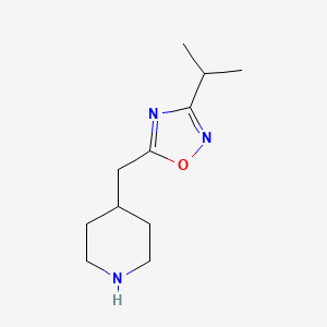 4-[(3-Isopropyl-1,2,4-oxadiazol-5-yl)methyl]piperidine