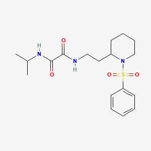 molecular formula C18H27N3O4S B2791805 N1-isopropyl-N2-(2-(1-(phenylsulfonyl)piperidin-2-yl)ethyl)oxalamide CAS No. 898415-04-8