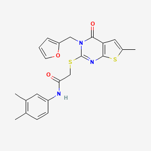 molecular formula C22H21N3O3S2 B2791820 N-(3,4-dimethylphenyl)-2-({3-[(furan-2-yl)methyl]-6-methyl-4-oxo-3H,4H-thieno[2,3-d]pyrimidin-2-yl}sulfanyl)acetamide CAS No. 878682-84-9